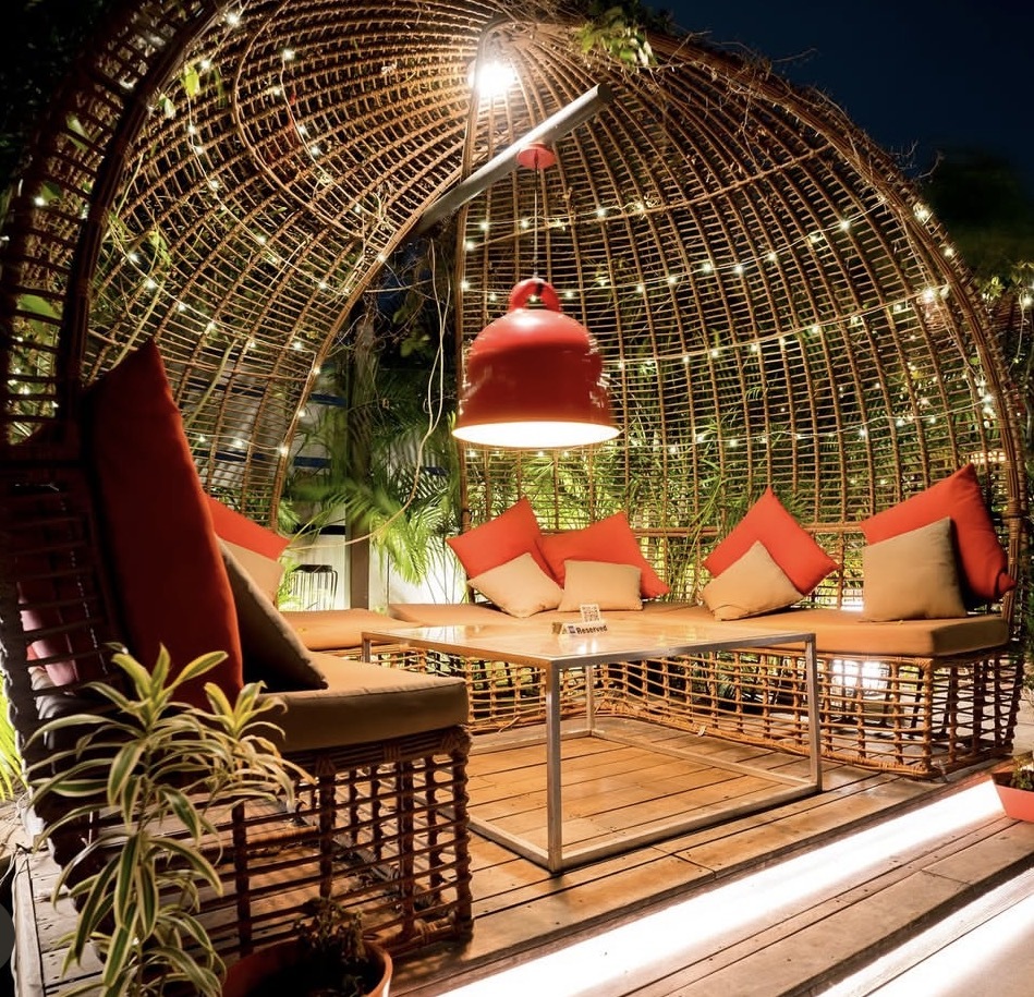 Skybar full interior